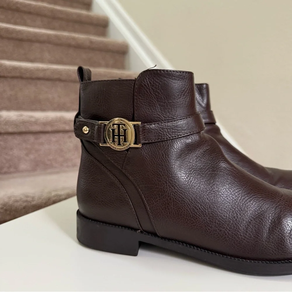 Tommy Hilfiger Dark Brown Leather Rumore Ankle Boot with Gold Hardware Size 8.5